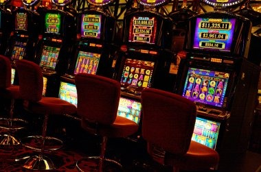 itch app showing live dealer blackjack table and esports markets